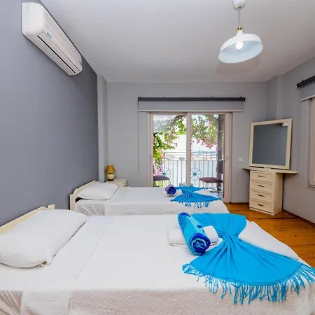 Amazing 8 People Sea View Centre Location *